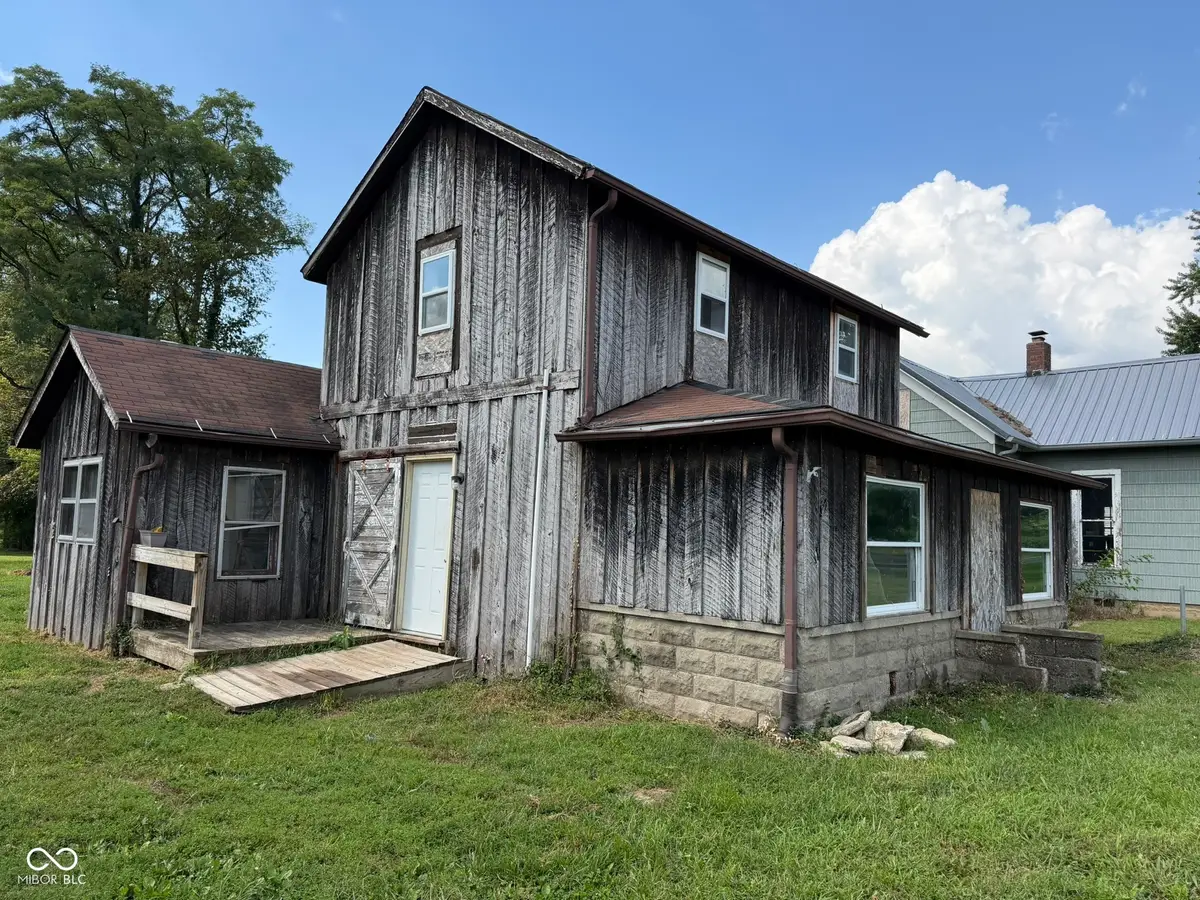 8324 S Us Highway 41, Rosedale, IN 47874 - #1