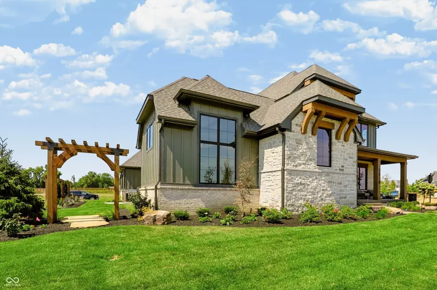 5818 Marvie Dr, Zionsville, IN 46077 - #3