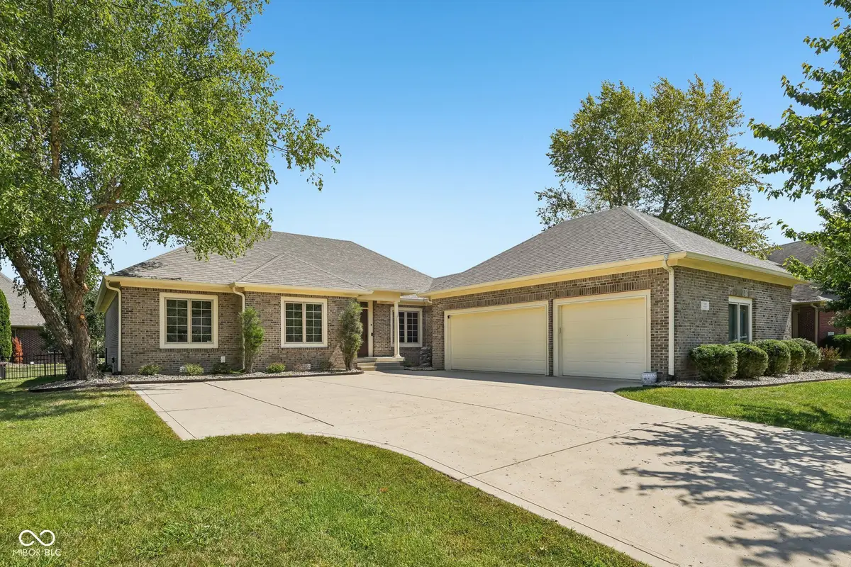2819 Bloomsbury S, Greenwood, IN 46143 - #1