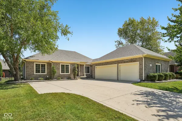 2819 Bloomsbury S, Greenwood, IN 46143