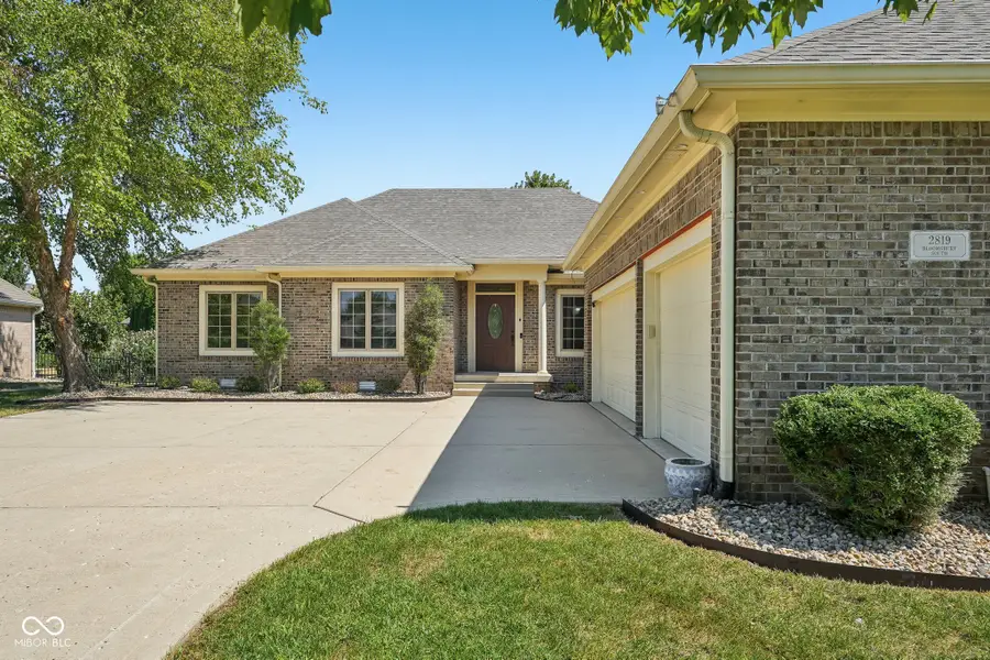 2819 Bloomsbury S, Greenwood, IN 46143 - #2
