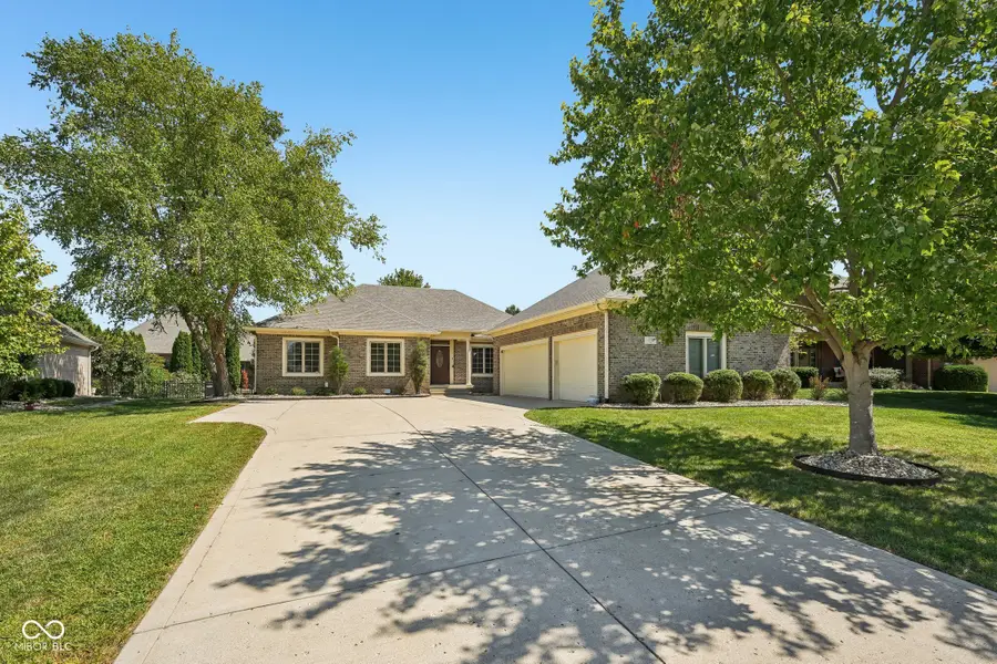 2819 Bloomsbury S, Greenwood, IN 46143 - #3
