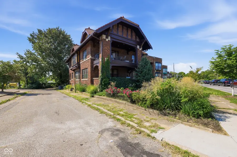 37 W Fall Creek Parkway South Drive, Indianapolis, IN 46208 - #3