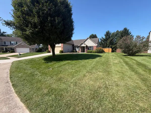 2018 Oakbrooke Court, Avon, IN 46123