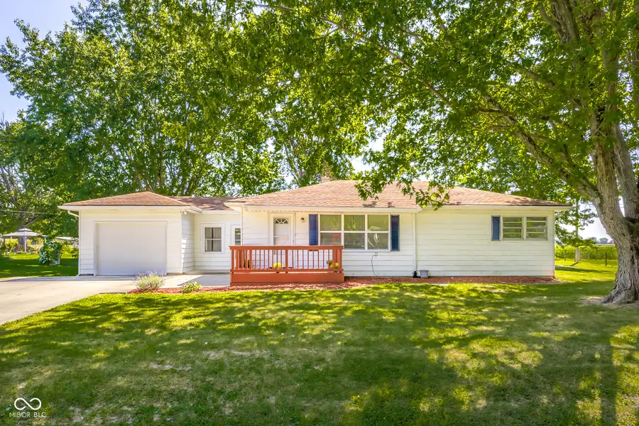 2874 S Oakland Drive, Shelbyville, IN 46176 - #3