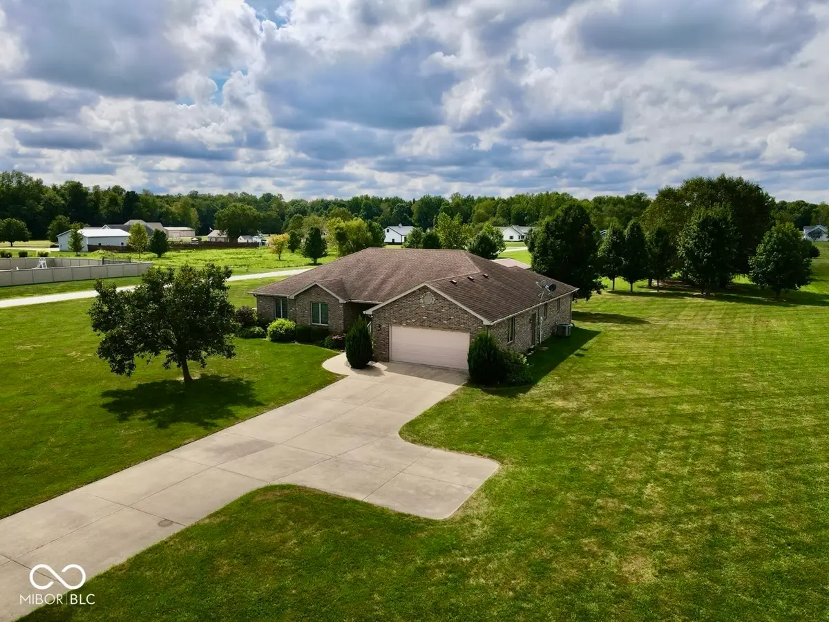 8621 N County Road 425 W, Brazil, IN 47834 - #1