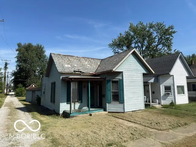 315 E 4th Street, Seymour, IN 47274 - #1