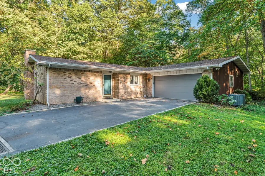 1042 N Farmington Drive, Crawfordsville, IN 47933 - #2