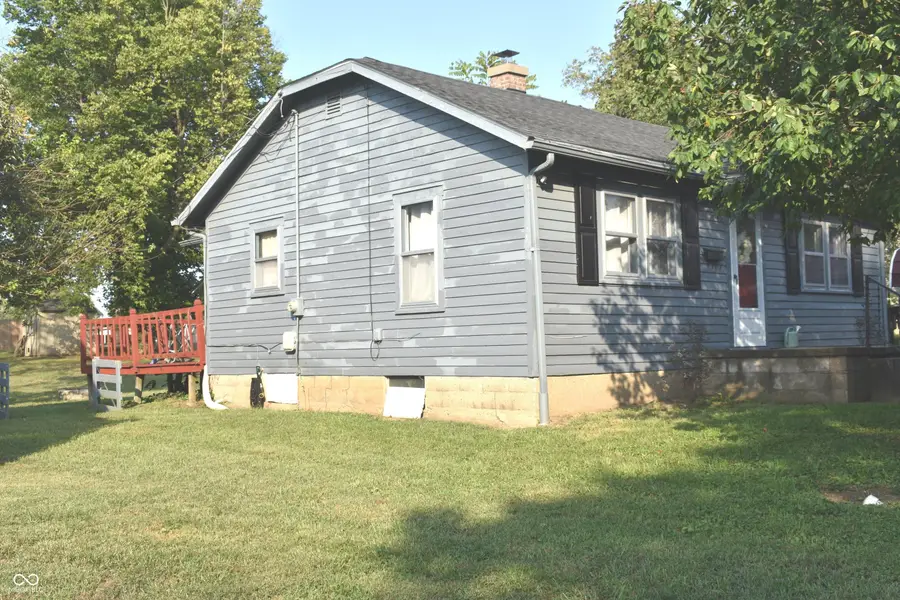 917 W Walnut Street, Brownstown, IN 47220 - #2