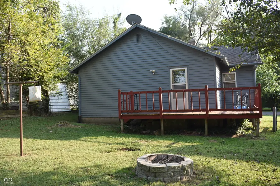 917 W Walnut Street, Brownstown, IN 47220 - #3