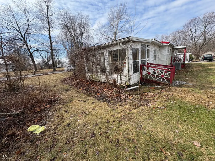 509 W Logan, Brazil, IN 47834 - #2