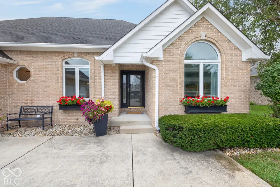2807 Bloomsbury Drive S, Greenwood, IN 46143 - #3