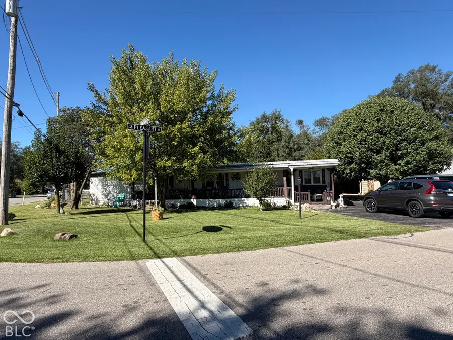 916 S Pleasant Street, Edinburgh, IN 46124 - #2