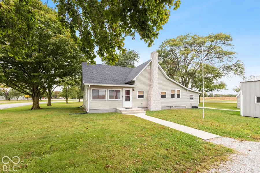 8821 N Sugar Creek Avenue, Colfax, IN 46035 - #2