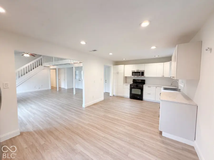 3339 W Sunset Drive N, Greenfield, IN 46140 - #2