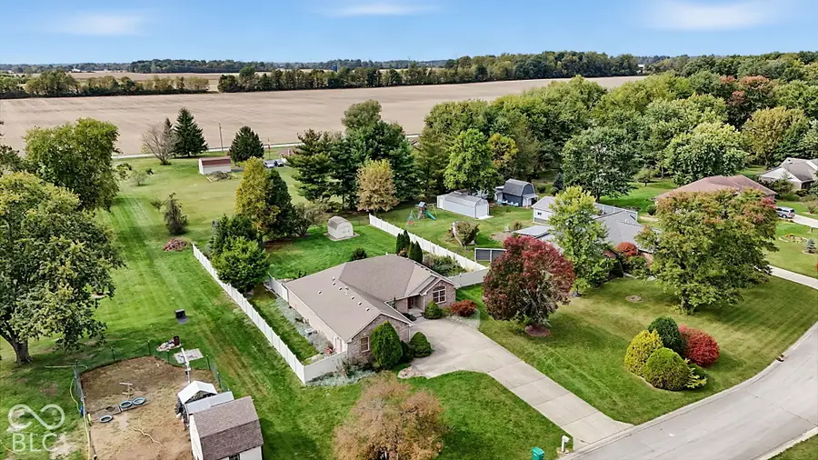 286 N Summerfield Drive N, Greenfield, IN 46140 - #2