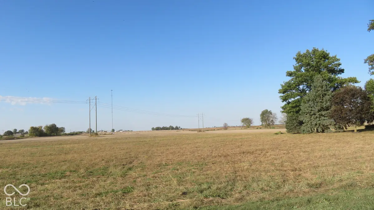 700 E North Road, Crawfordsville, IN 47933 - #1