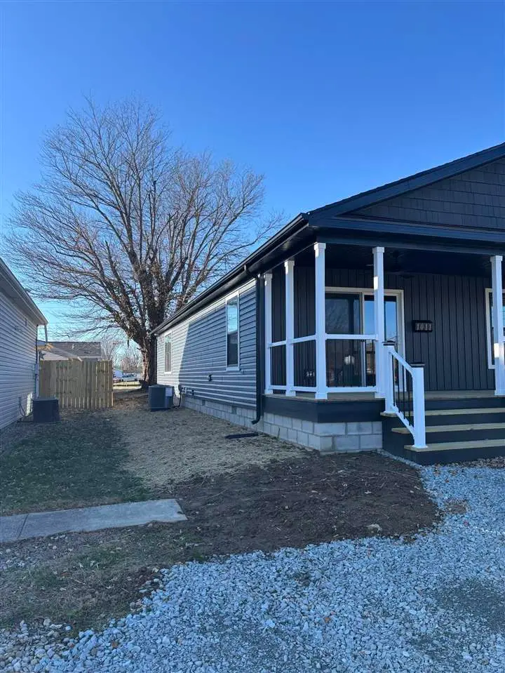 1011 MAPLE STREET, Connersville, IN 47331 - Image #2