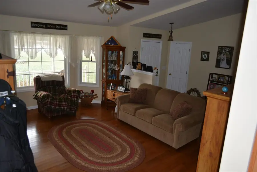 864 E Village Rd, Liberty, IN 47353 - Image #2