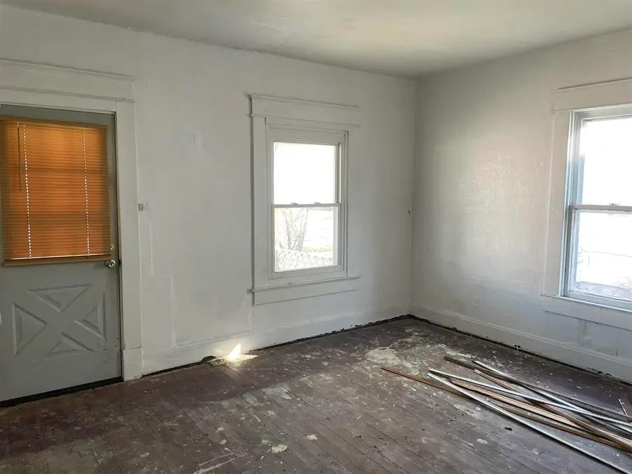 1323 S 14th St, New Castle, IN 47362 - #3