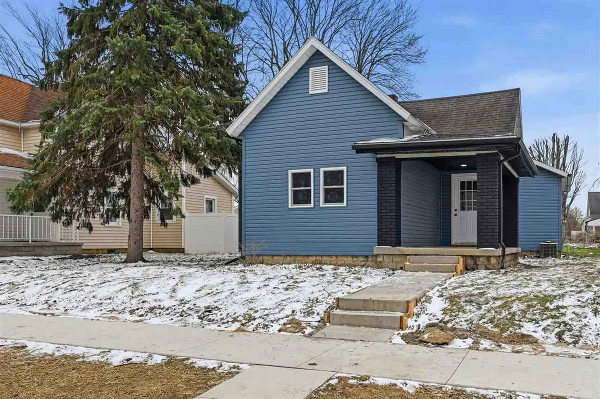 404 E Thompson St, Winchester, IN 47394 - #1