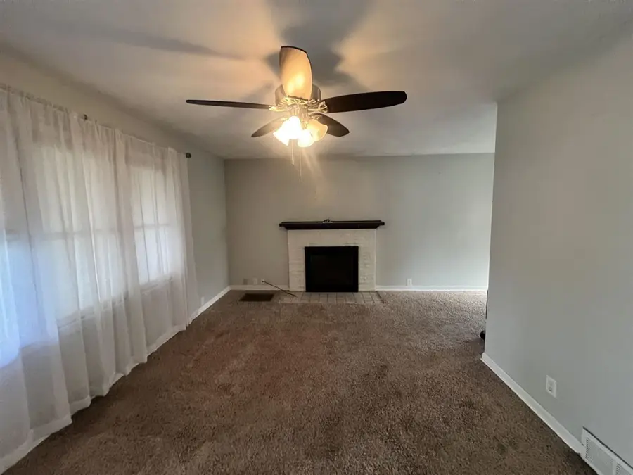 2724 E Fairoaks Drive, New Castle, IN 47362 - #3