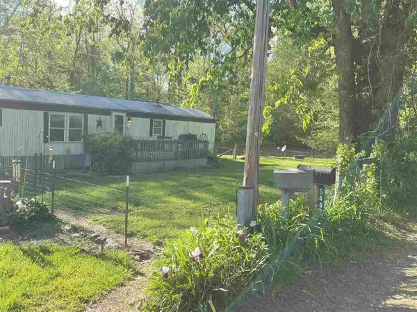 5447 & 5449 S GARRISON ROAD, Connersville, IN 47331