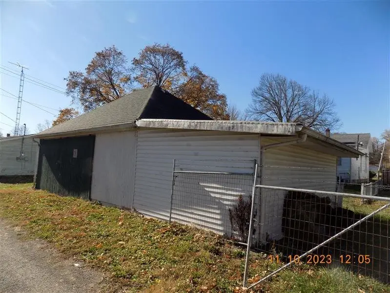908 Walnut St, Connersville, IN 47331 - #2