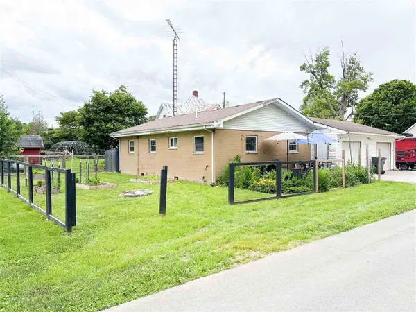 79 Vine St, Losantville, IN 47354