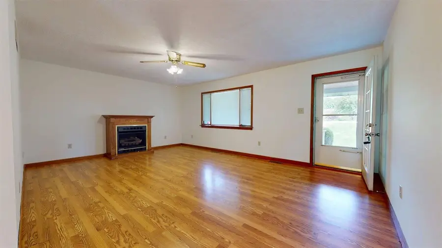 3851 E Springersville Rd, Connersville, IN 47331 - #3