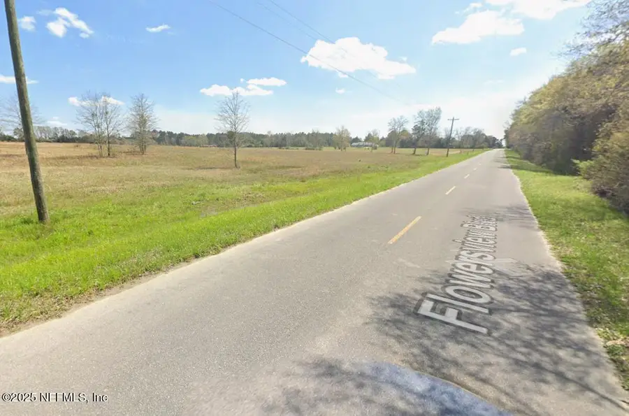 101 Flowersview Boulevard, Paxton Darlington, FL 32567 - Image #2