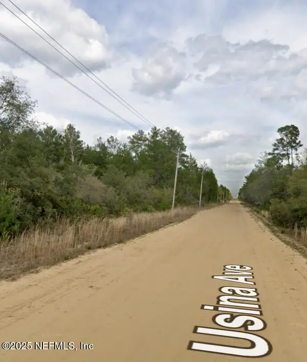 210 Usina Avenue, Interlachen, FL 32148