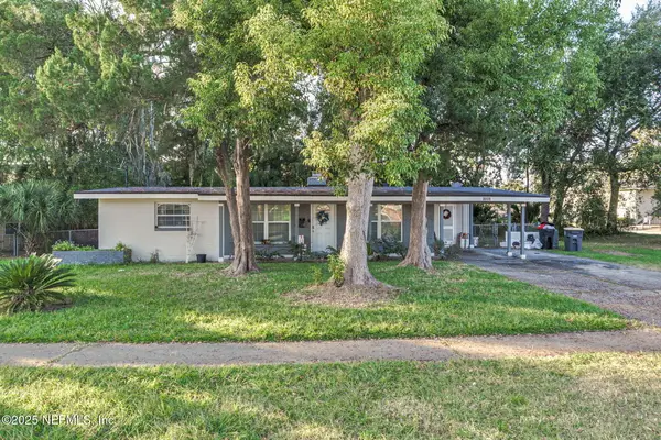 3008 Carrevero W Drive, Jacksonville, FL 32216