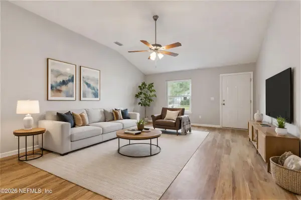 594 Lady Lake W Road, Jacksonville, FL 32218