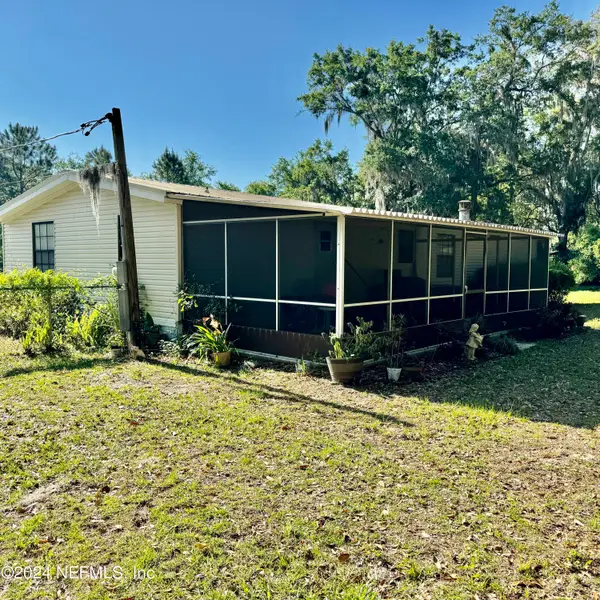 105 George Avenue, Interlachen, FL 32148