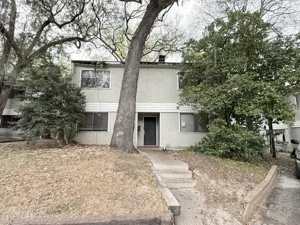 718 Oaks Manor Court #M1-2, Jacksonville, FL 32211