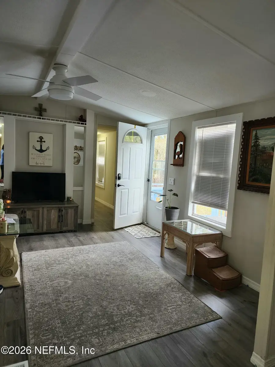 231 Lakeview Court, Interlachen, FL 32148 - #2