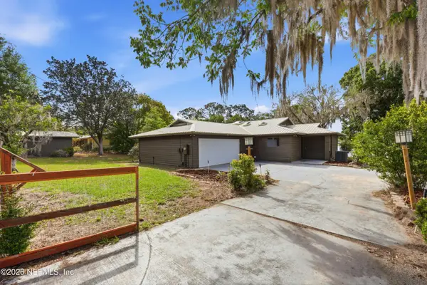 125 Twin Lake Grove Drive, Interlachen, FL 32148