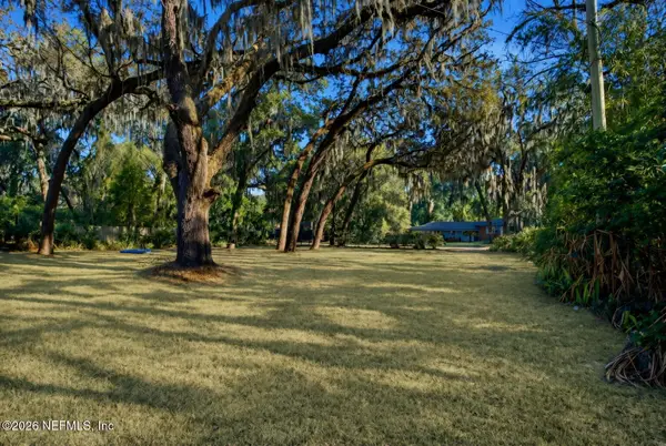 10227 Lakeview W Road, Jacksonville, FL 32225