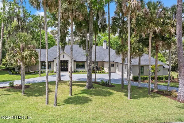 8049 Whisper Lake W Lane, Palm Valley, FL 32082