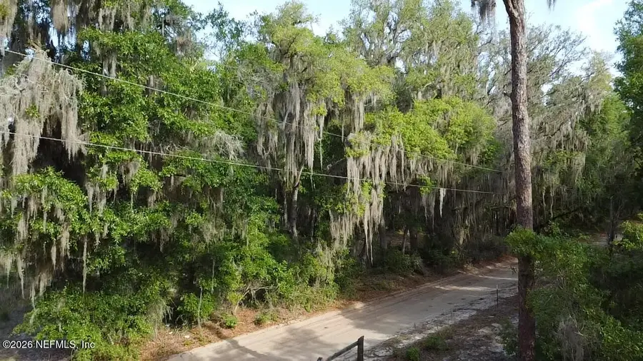 427 N West Street, Interlachen, FL 32148 - #2