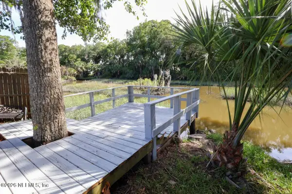 2140 Featherwood W Drive, Jacksonville, FL 32233