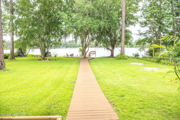 303 Riley Lake Drive, Hawthorne, FL 32640