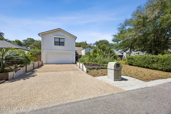 330 Garden Lane, Atlantic Beach, FL 32233