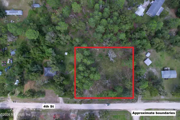 208 4th Street, Satsuma, FL 32189