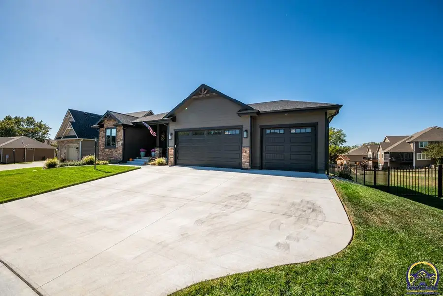 4319 SE Stone Ledge Dr, Topeka, KS 66609 - Image #2