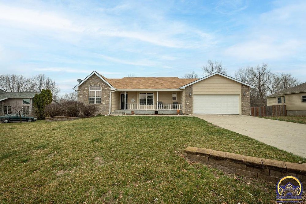 406 Sunset Ln, Maple Hill, KS 66507 BHGRE