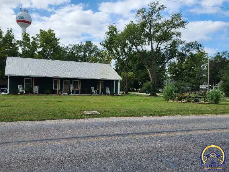 209 W Maple St, Hartford, KS 66854 - #2