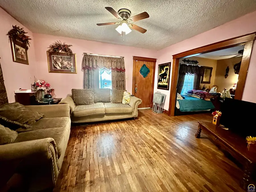 918 SW 17th St, Topeka, KS 66604 - Image #2