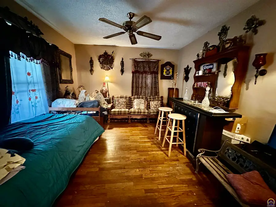 918 SW 17th St, Topeka, KS 66604 - Image #3